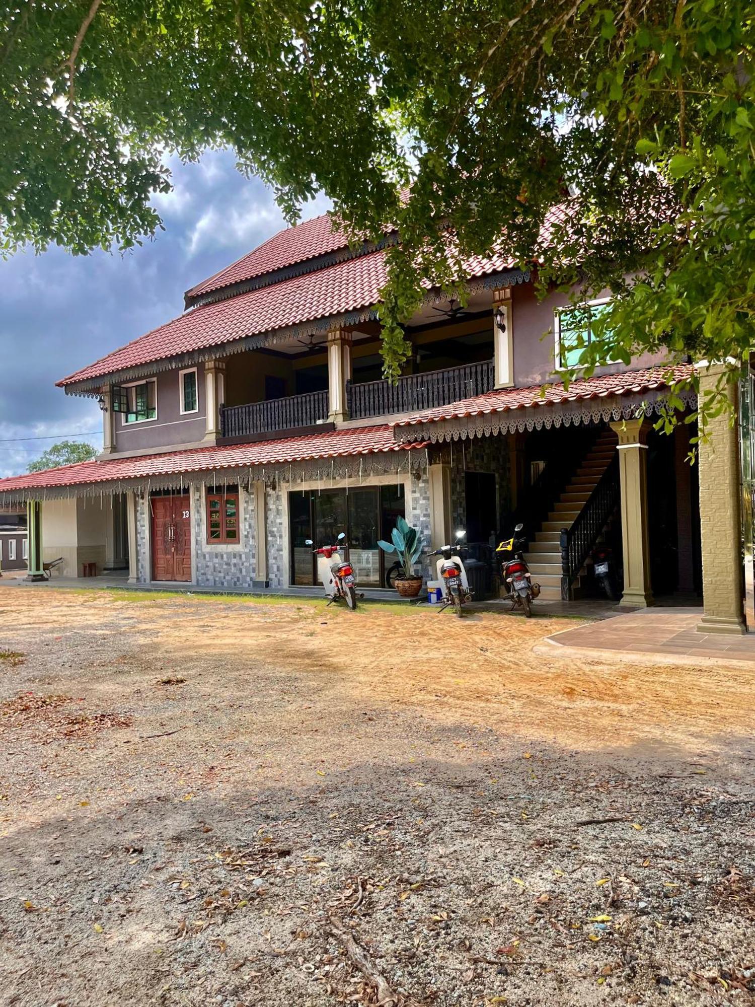 Razak Guest House Setiu Exterior foto